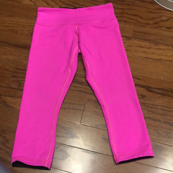 hot pink capri pants
